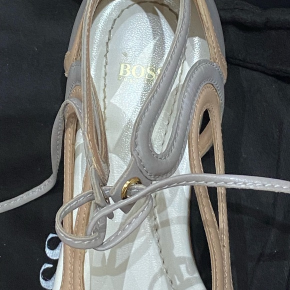Hugo Boss grey/light peach sandals US 7 - Picture 9 of 14